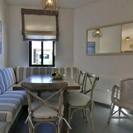 Villa Sleeps 6 Air Con T479922