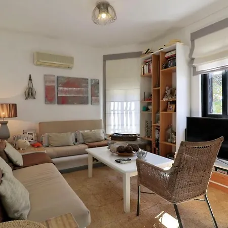 Sleeps 6 Air Con T479922 Villa