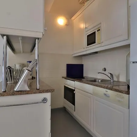 Sleeps 6 Air Con T479922 Villa